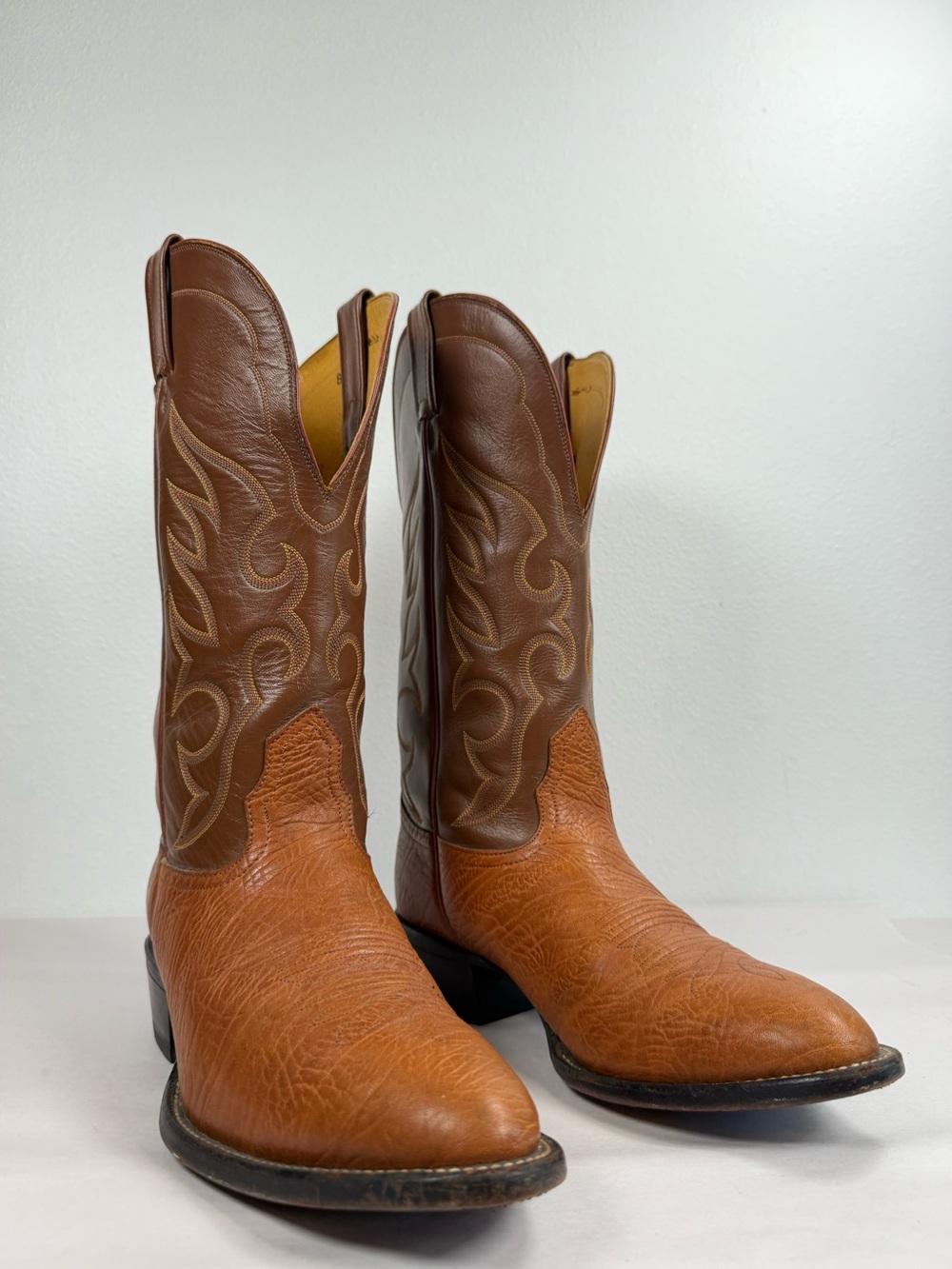 Nocona Men’s Vintage Cowboy Boots Size 10 D Shrunken Bull Shoulder Deep Scallop